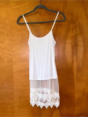 Peek a Boot Women's White Crocheted Lace Hem Slip  size M